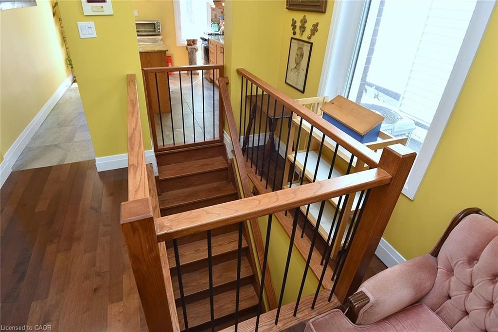 377 Macnab Street N Property Photo 16