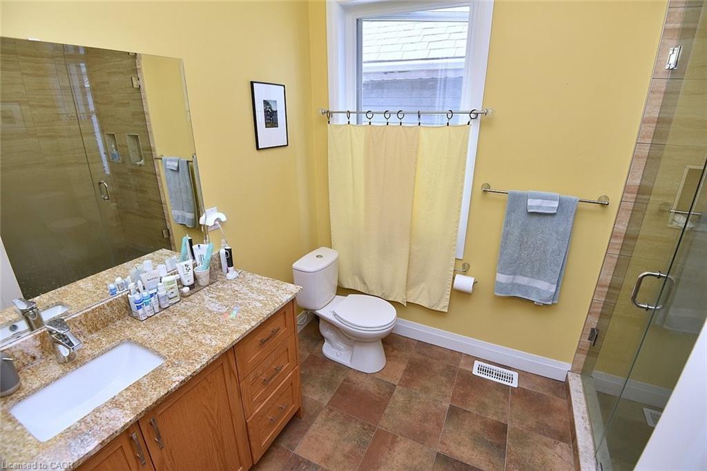 377 Macnab Street N Property Photo 18