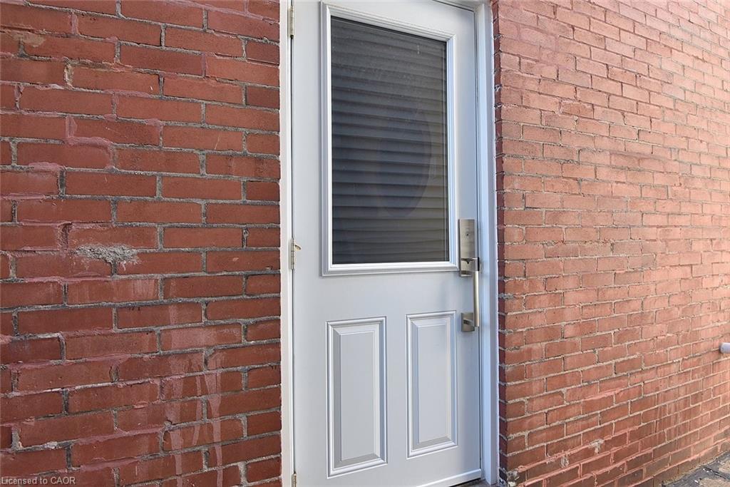 377 Macnab Street N Property Photo 23