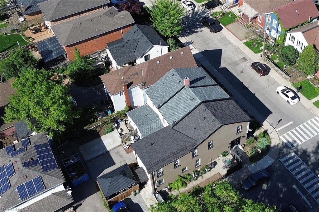 377 Macnab Street N Property Photo 25