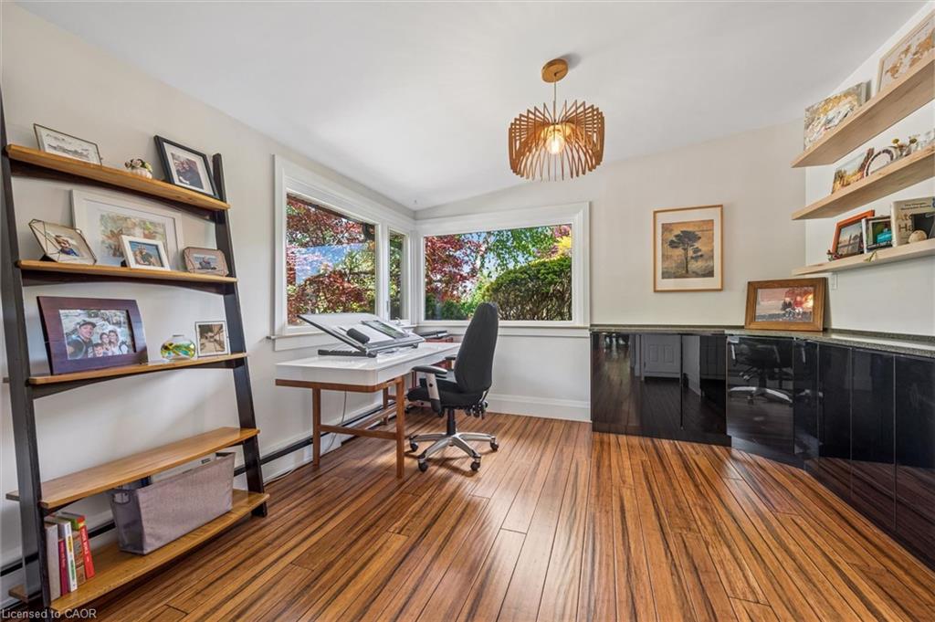 16 Parkwood Drive Property Photo 18