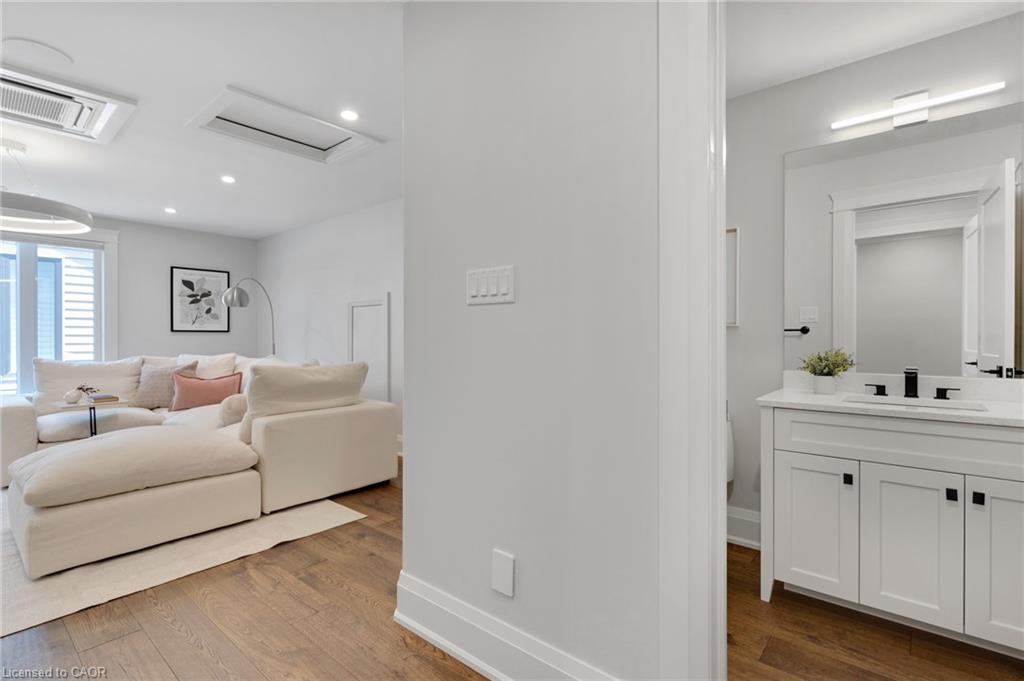 12 George Street Property Photo 25