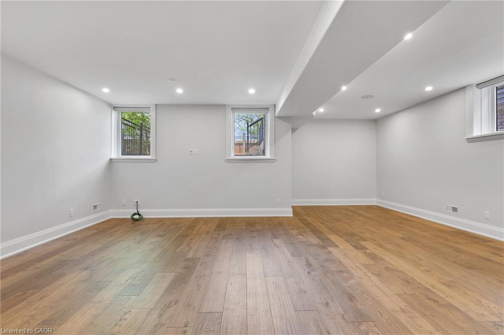 12 George Street Property Photo 27