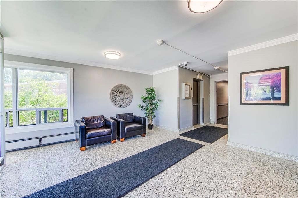 302-283 Fairway Road N Property Photo 4