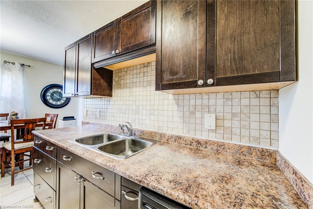 302-283 Fairway Road N Property Photo 10