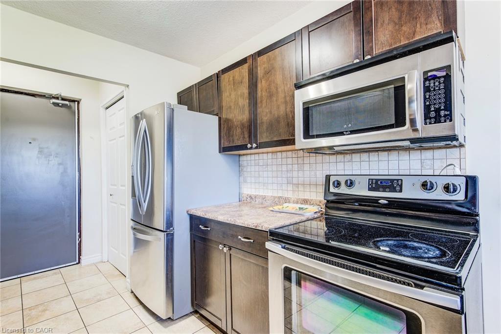 302-283 Fairway Road N Property Photo 11