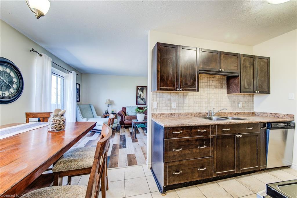 302-283 Fairway Road N Property Photo 12