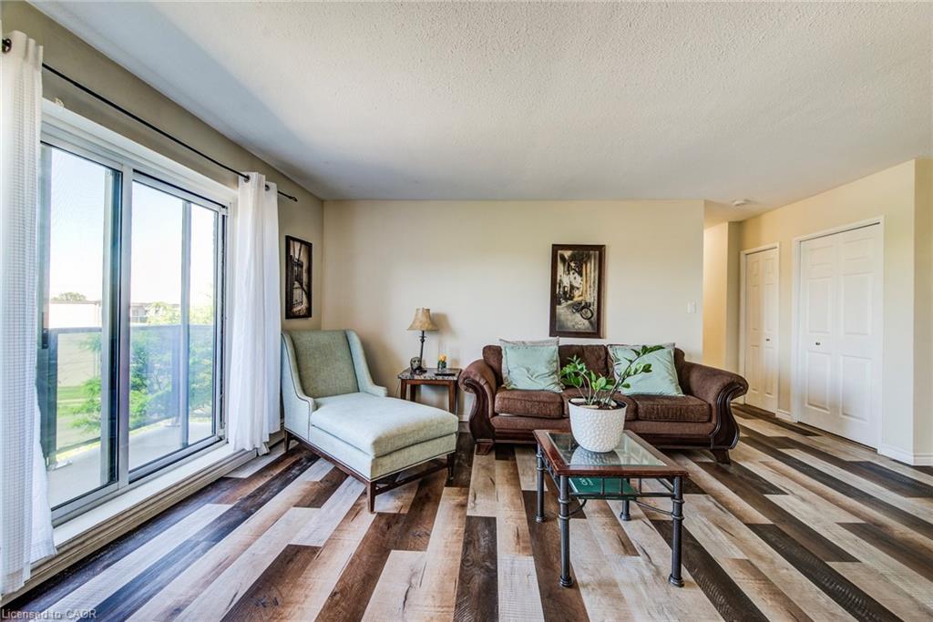 302-283 Fairway Road N Property Photo 15
