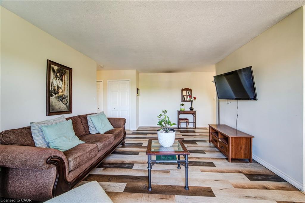 302-283 Fairway Road N Property Photo 16