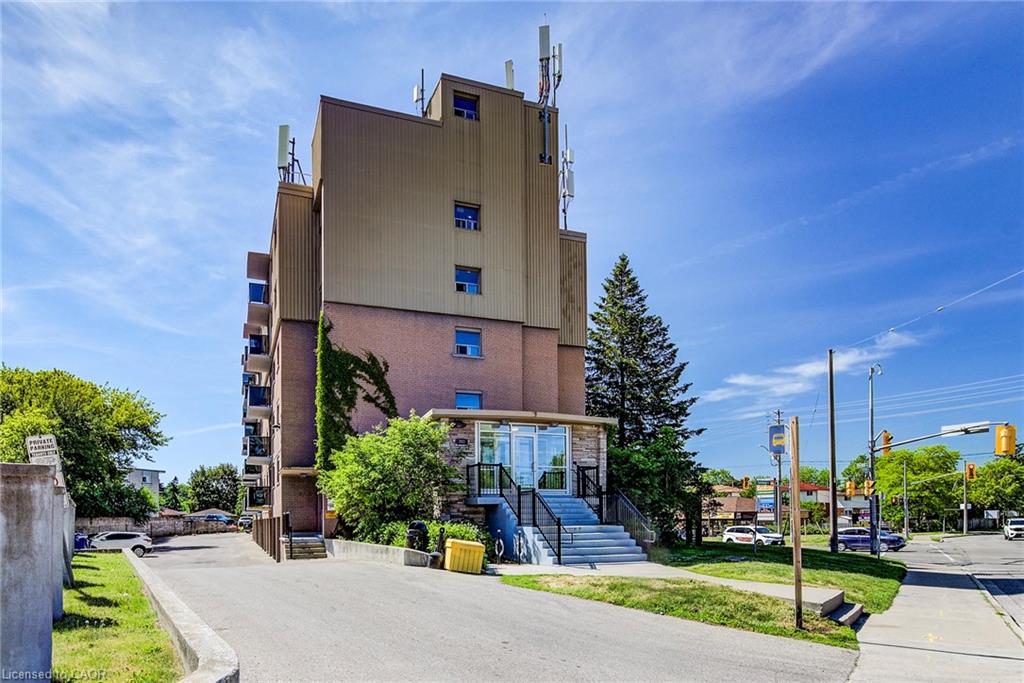 302-283 Fairway Road N Property Photo 30