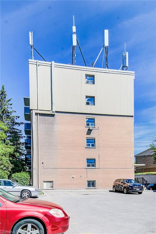 302-283 Fairway Road N Property Photo 38