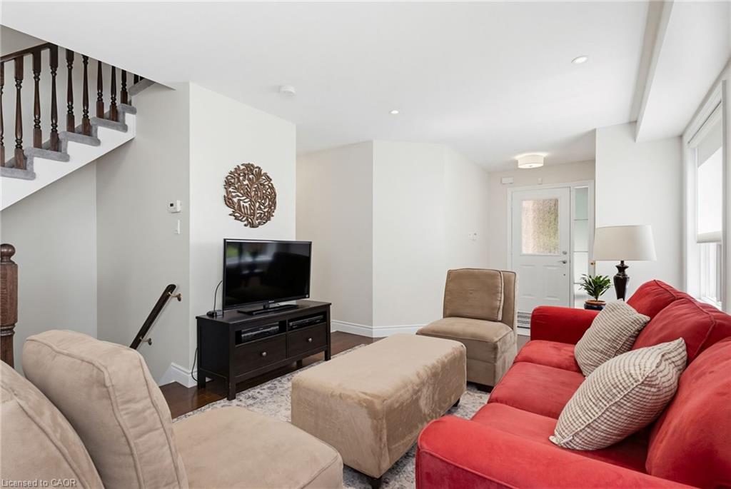 2485 Newcastle Crescent Property Photo 4