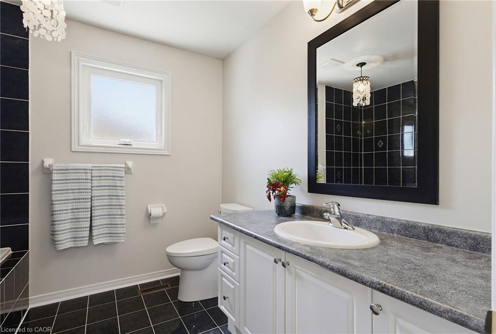 2485 Newcastle Crescent Property Photo 16