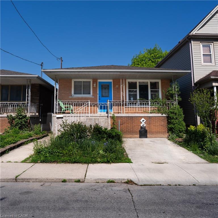 37 Kinrade Avenue E Property Photo 1
