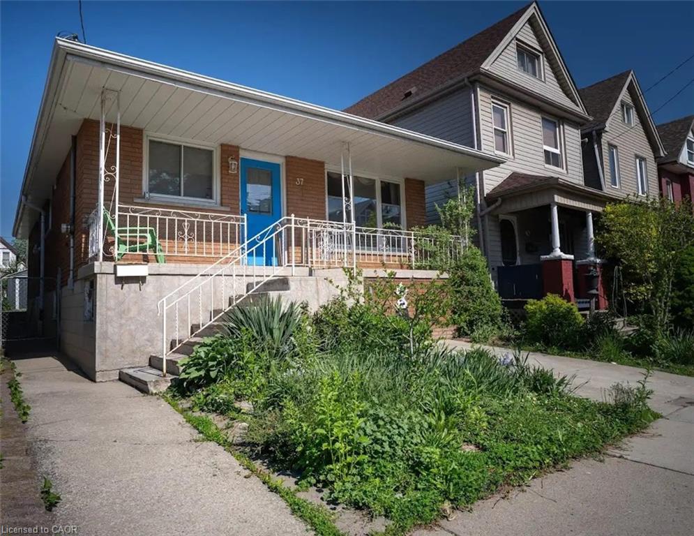 37 Kinrade Avenue E Property Photo 2