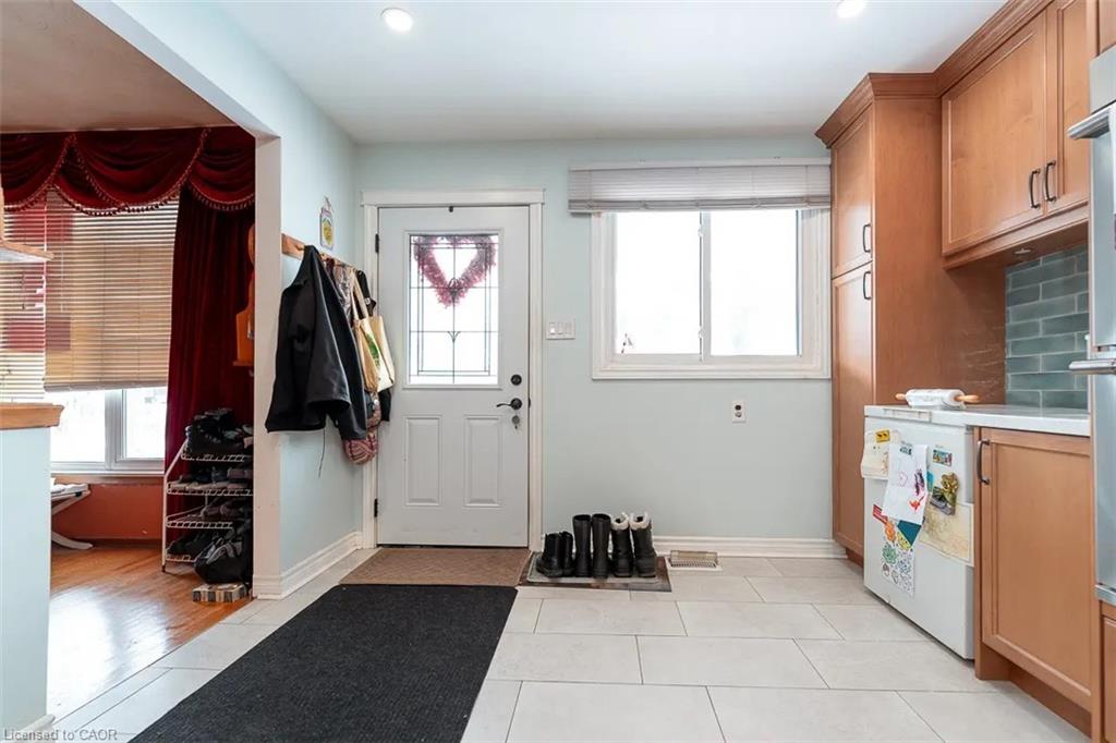 37 Kinrade Avenue E Property Photo 3