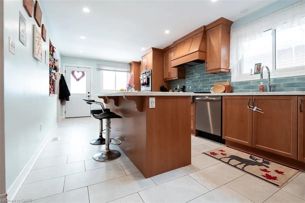 37 Kinrade Avenue E Property Photo 5