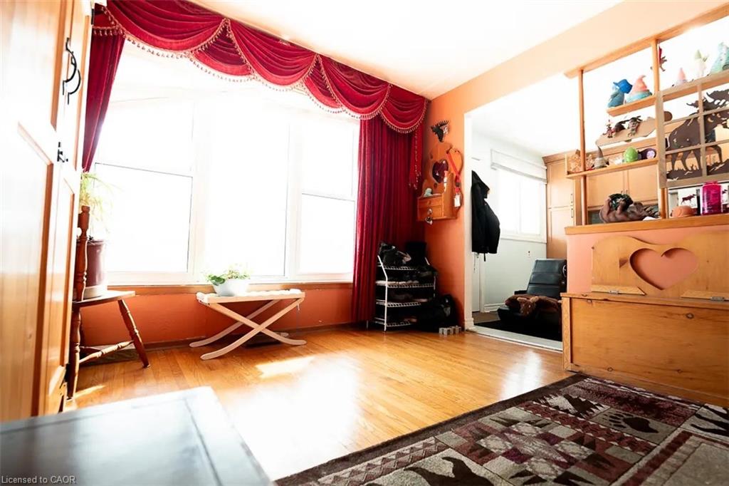 37 Kinrade Avenue E Property Photo 7
