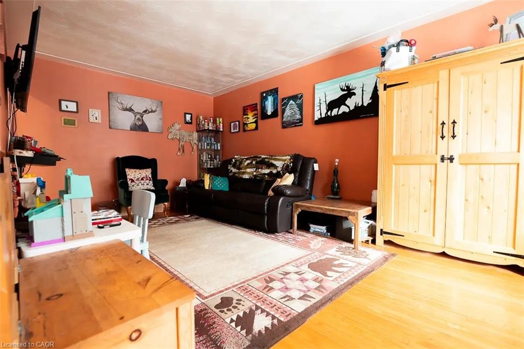 37 Kinrade Avenue E Property Photo 8