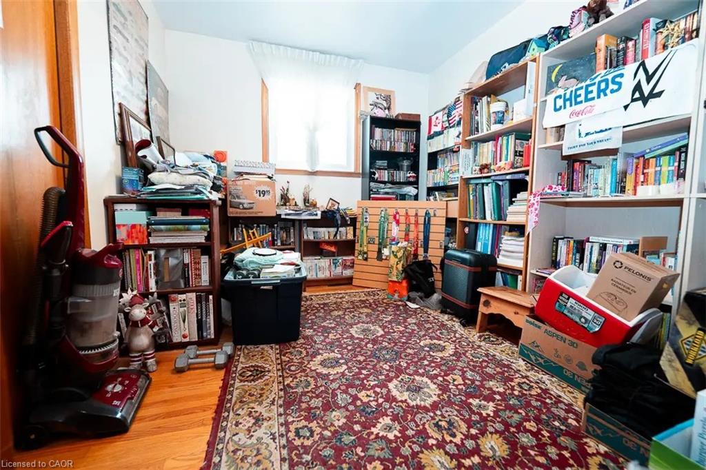 37 Kinrade Avenue E Property Photo 11