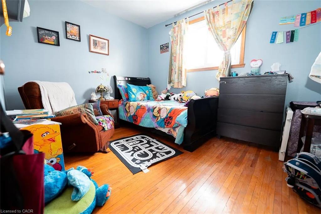 37 Kinrade Avenue E Property Photo 12