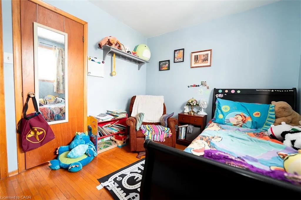 37 Kinrade Avenue E Property Photo 13