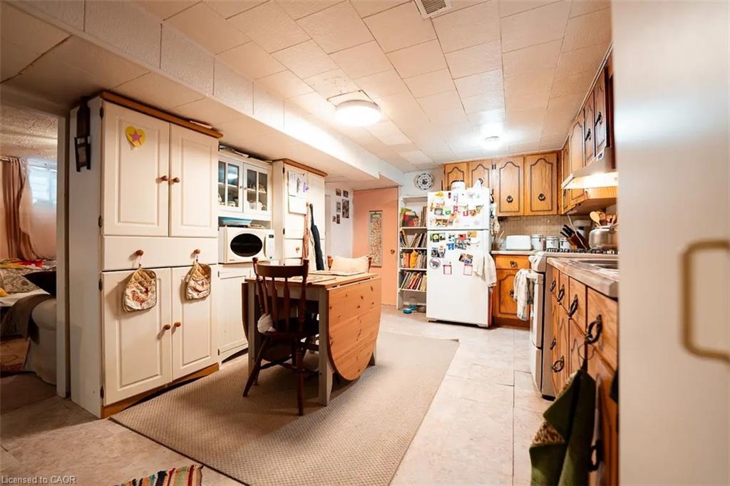 37 Kinrade Avenue E Property Photo 17