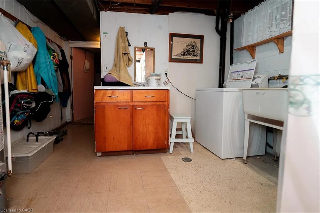 37 Kinrade Avenue E Property Photo 19