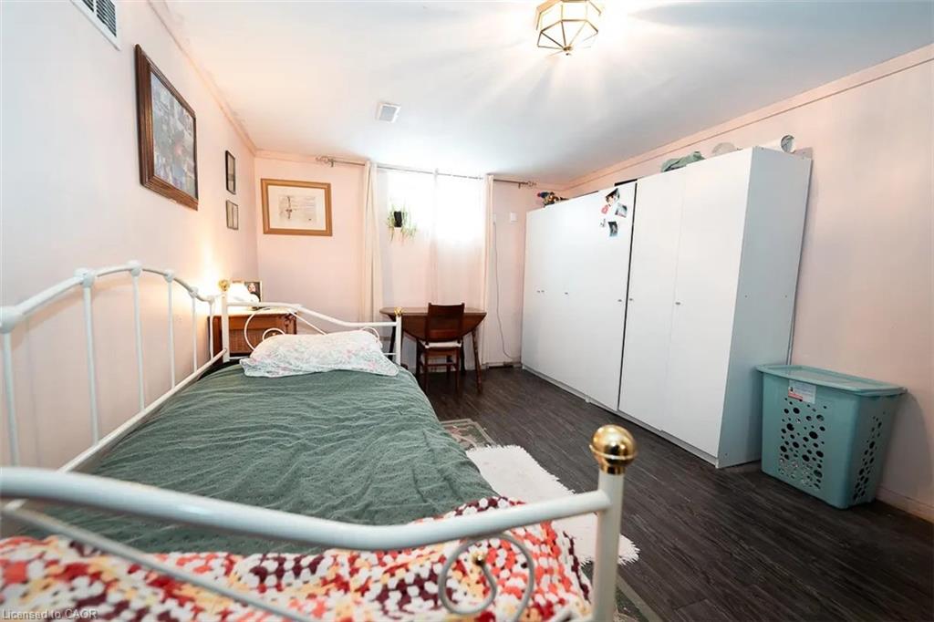 37 Kinrade Avenue E Property Photo 21