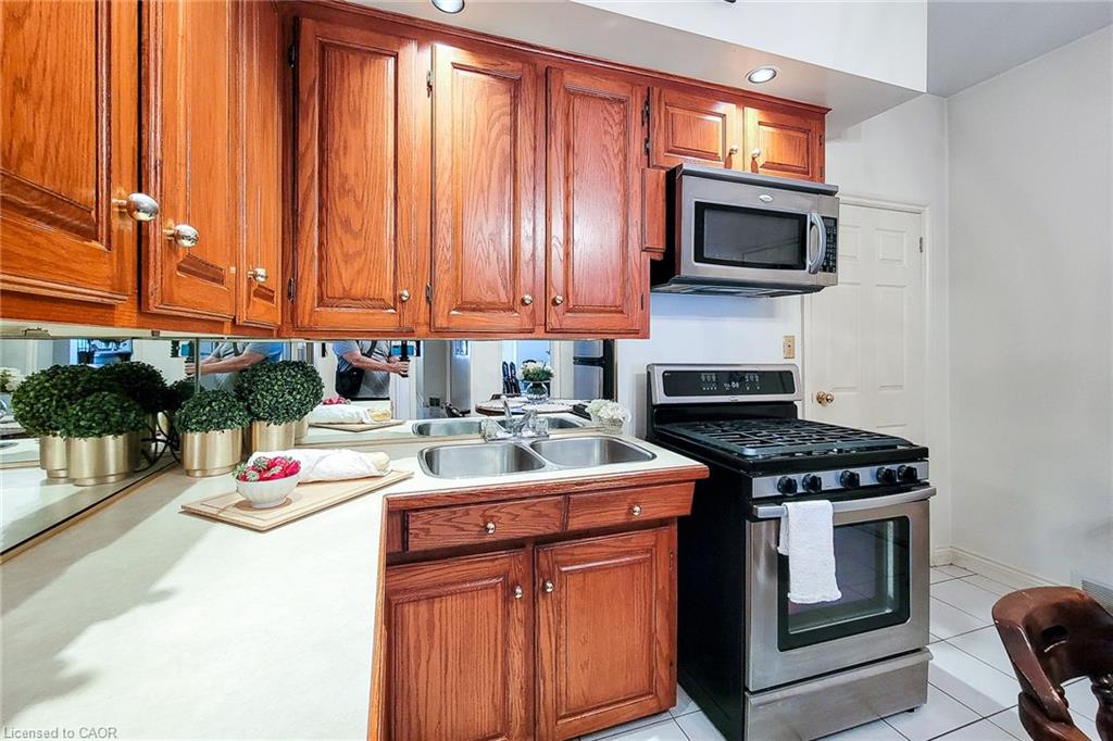 244 Hughson Street N Property Photo 17