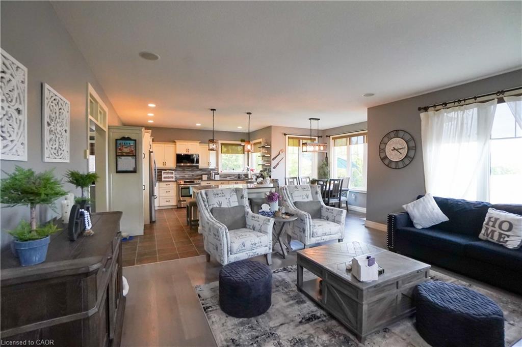 365 Poldon Drive Property Photo 4