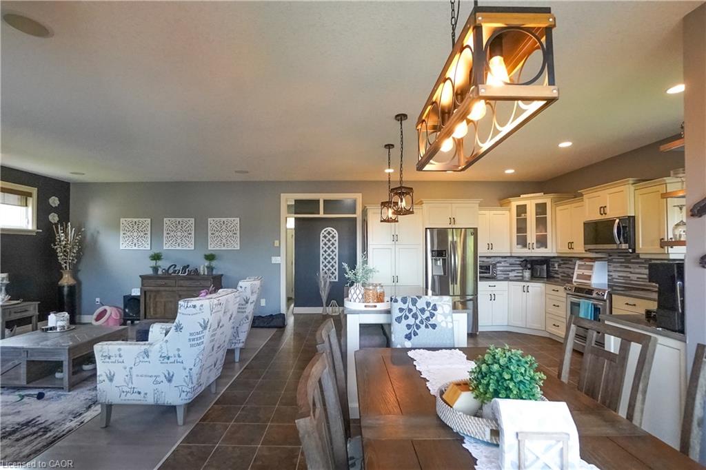 365 Poldon Drive Property Photo 6