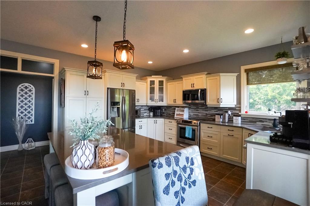 365 Poldon Drive Property Photo 8