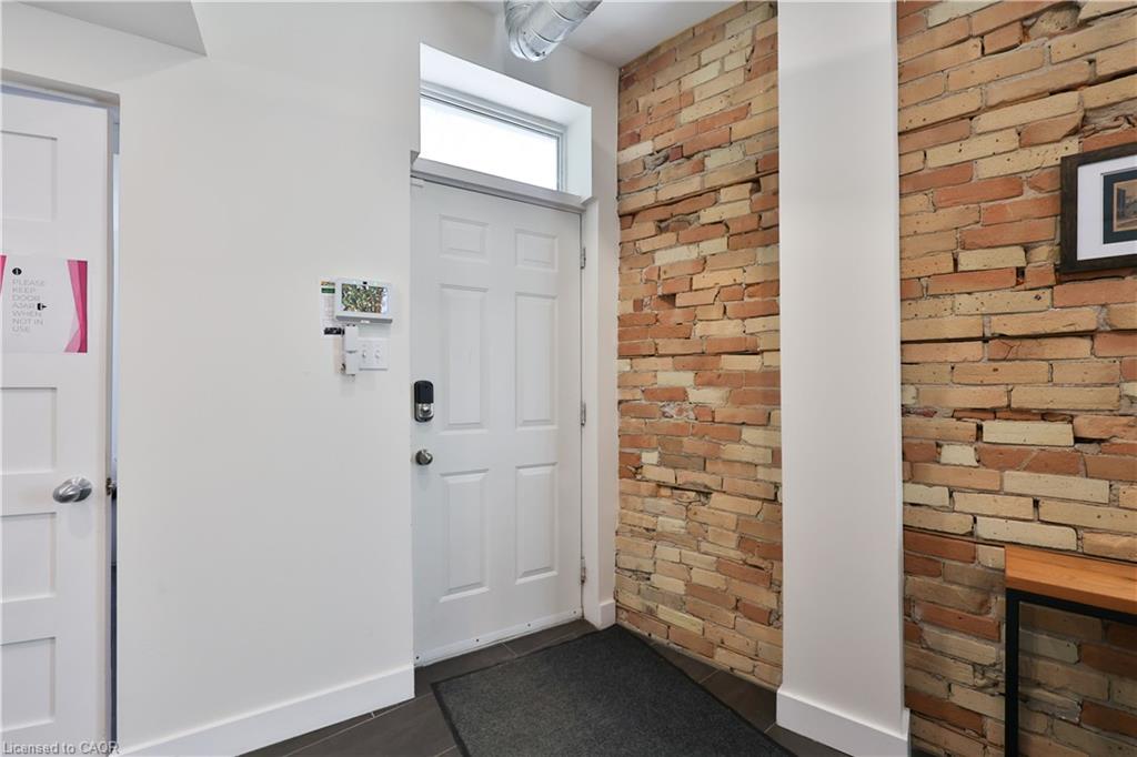 2 Queen Street E Property Photo 4