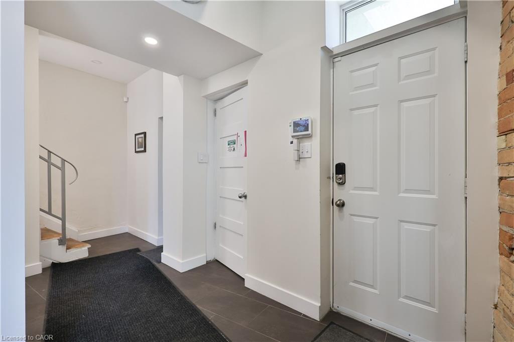 2 Queen Street E Property Photo 6