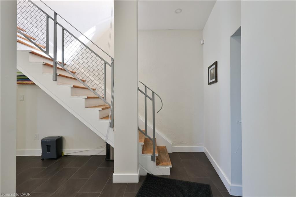 2 Queen Street E Property Photo 7