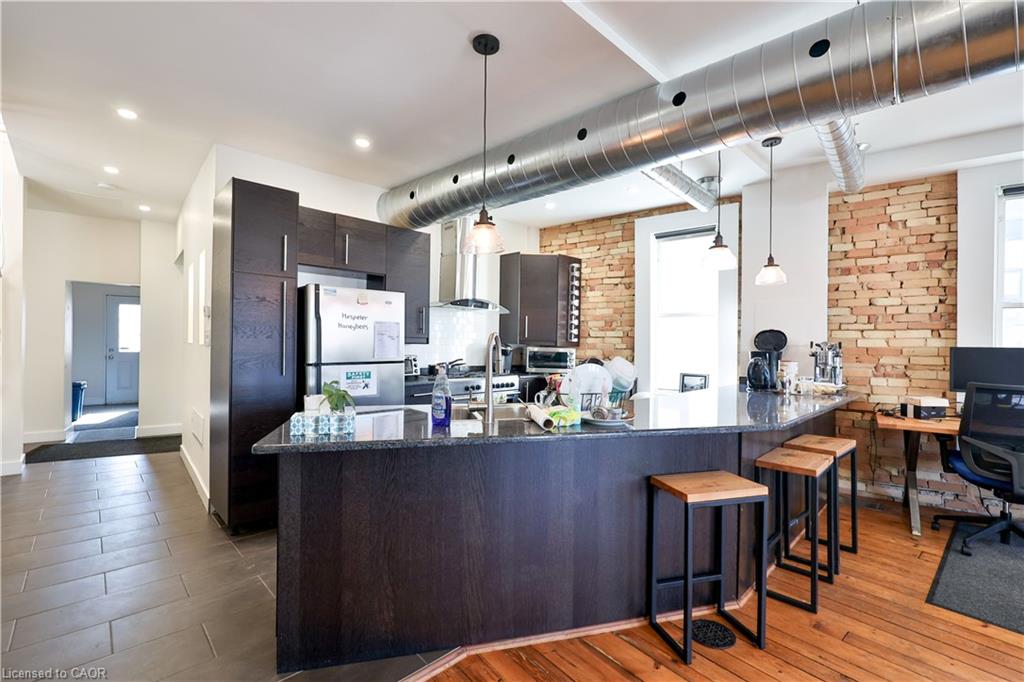 2 Queen Street E Property Photo 11