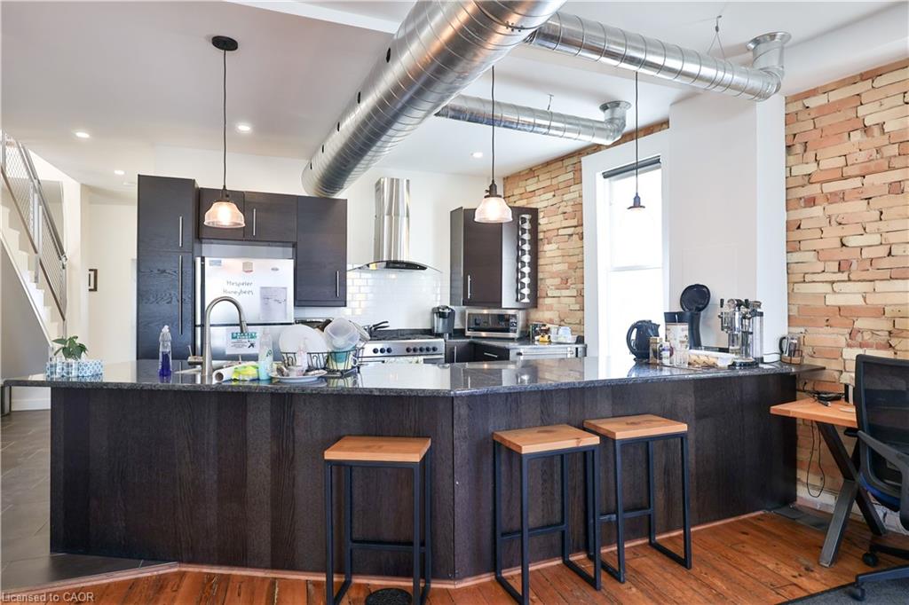 2 Queen Street E Property Photo 12
