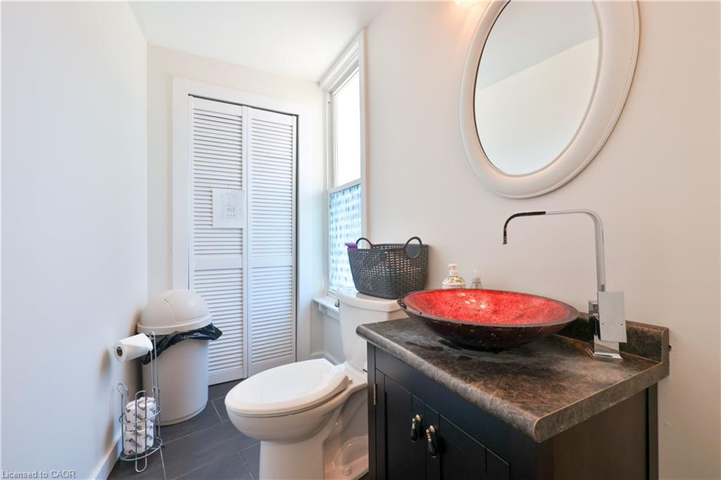 2 Queen Street E Property Photo 16