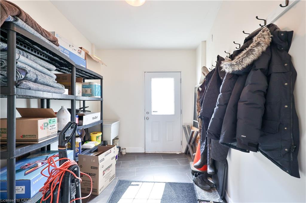 2 Queen Street E Property Photo 17