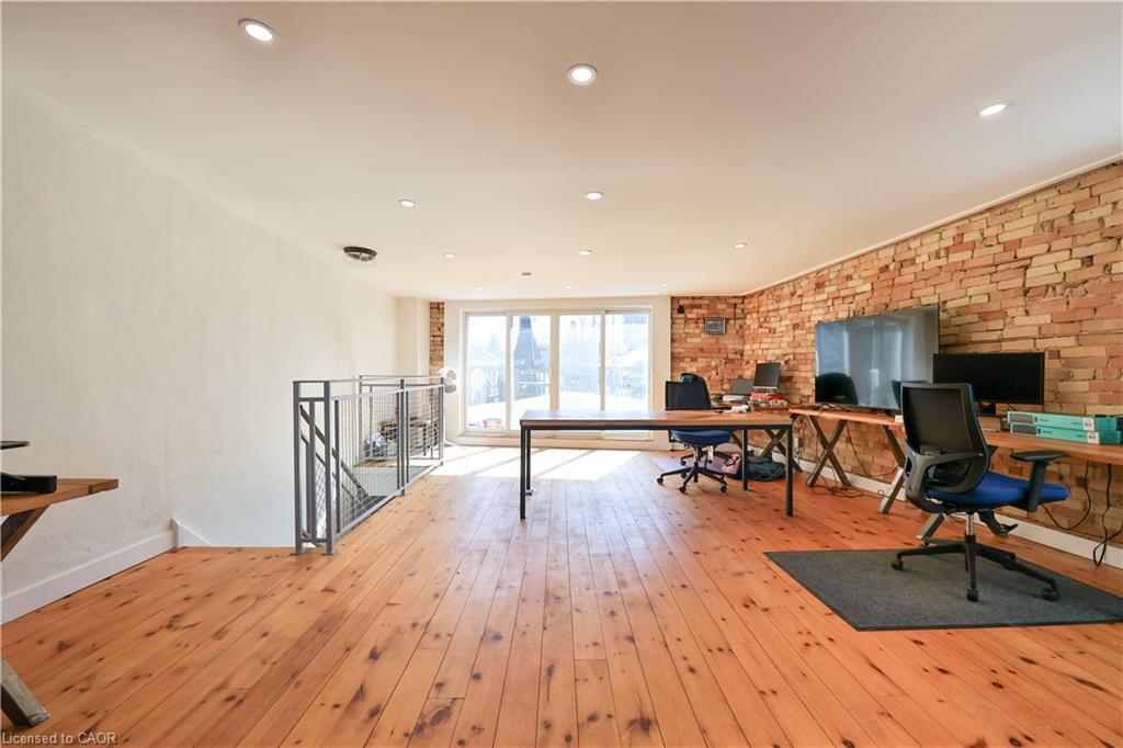2 Queen Street E Property Photo 18