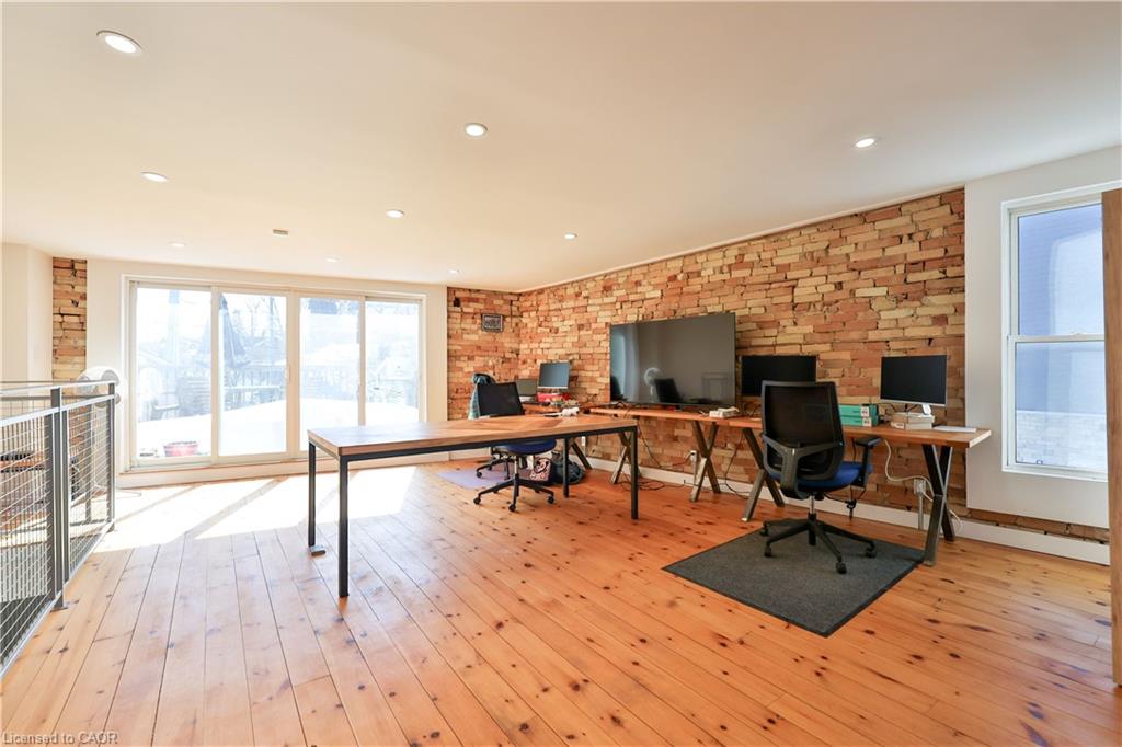 2 Queen Street E Property Photo 19