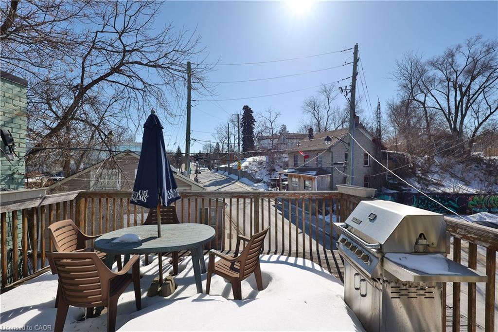 2 Queen Street E Property Photo 23