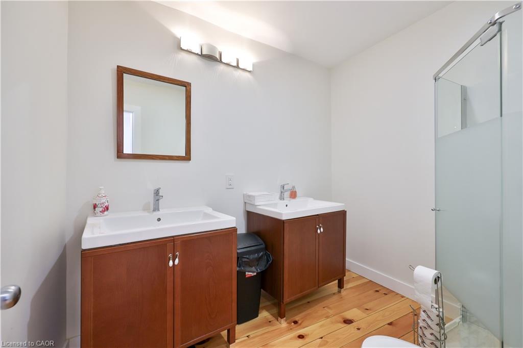 2 Queen Street E Property Photo 26