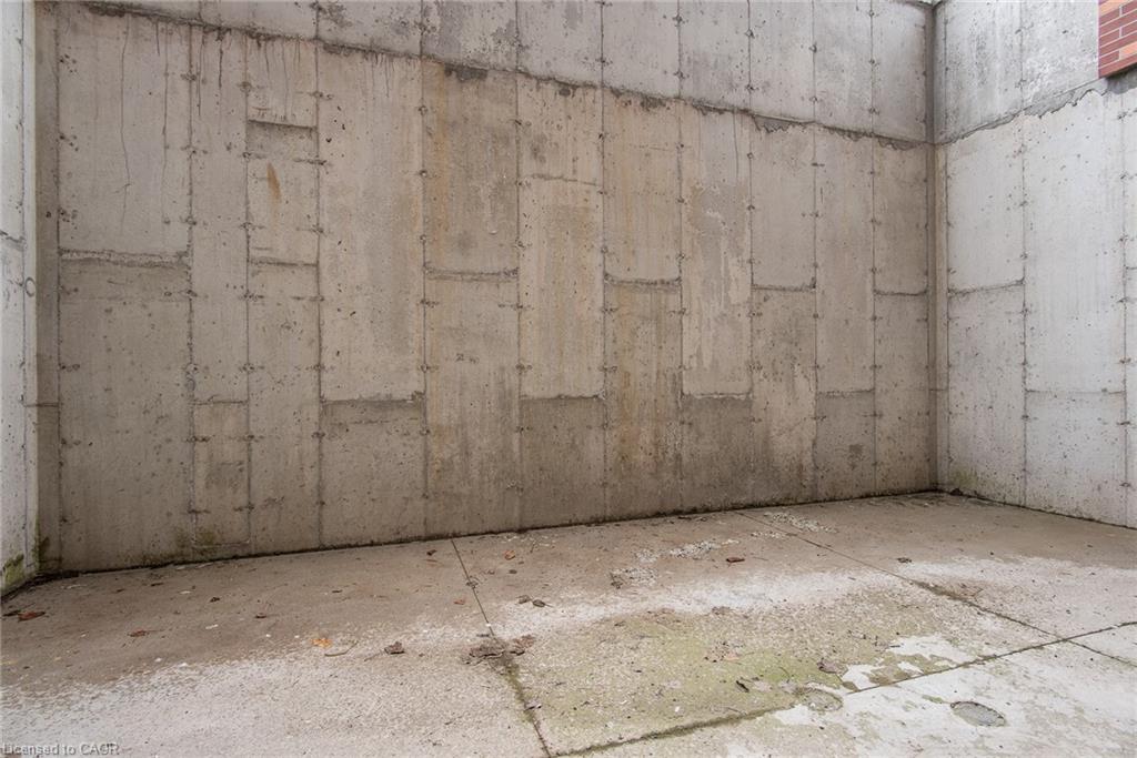002-10 Queen Street Property Photo 23