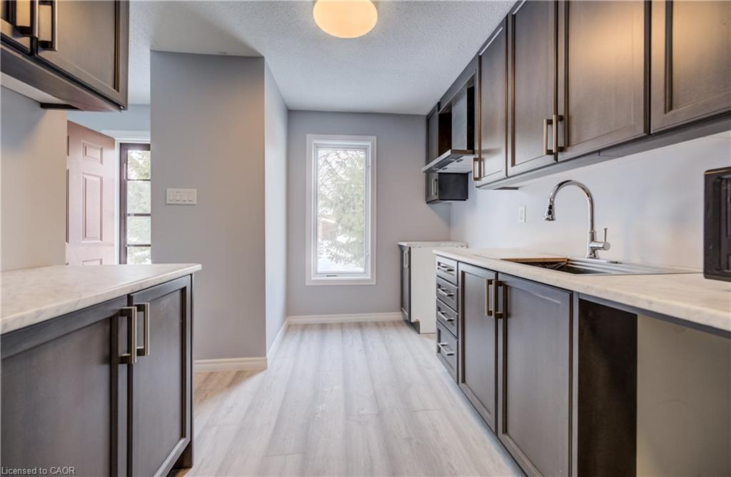 18-249 Cedarbrae Avenue Property Photo 3