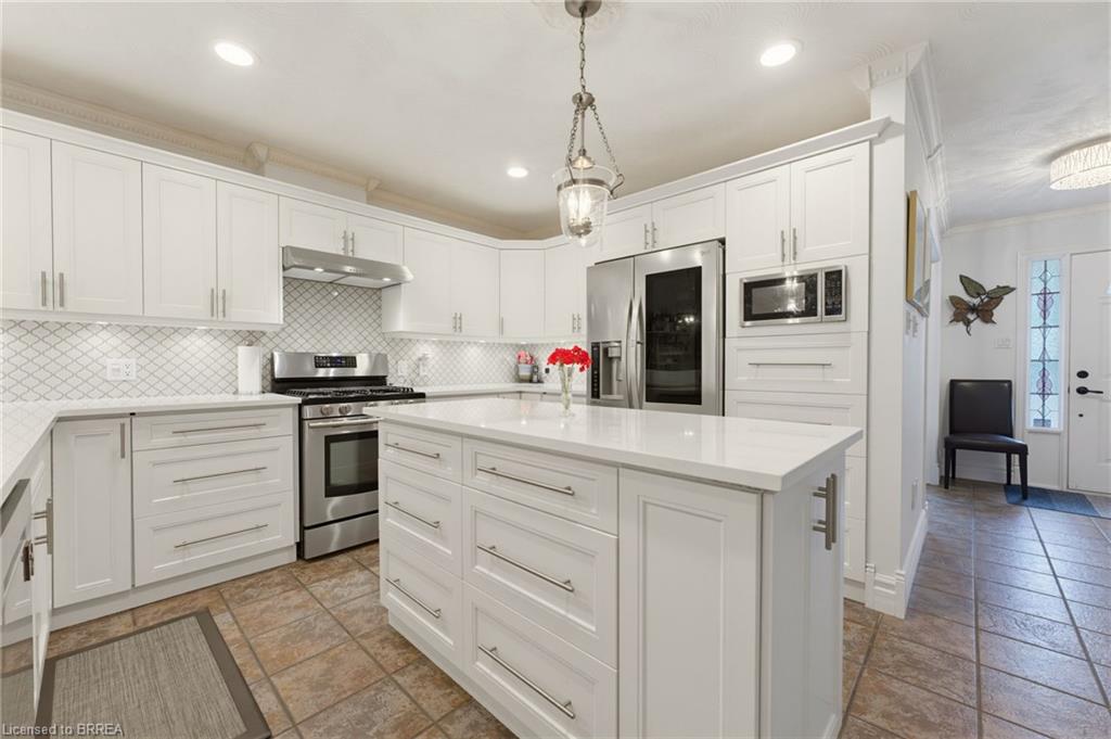 27-53 Beverly Street E Property Photo 8