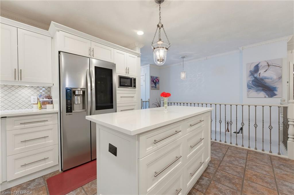 27-53 Beverly Street E Property Photo 9