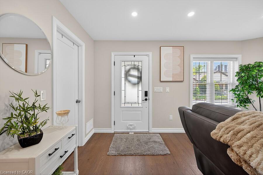 109 Ray Street N Property Photo 6