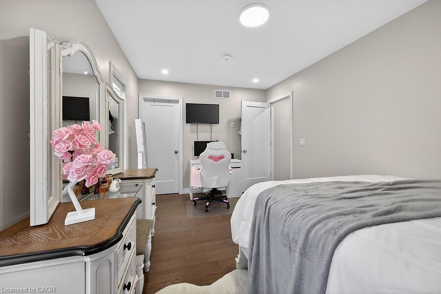 109 Ray Street N Property Photo 33